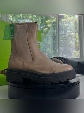 Sam Edelman Wellington Women's Chelsea mid calf boot water repellent